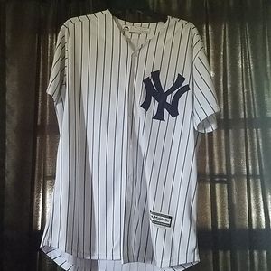 Ladies used NewYork Yankees Jersey size medium
